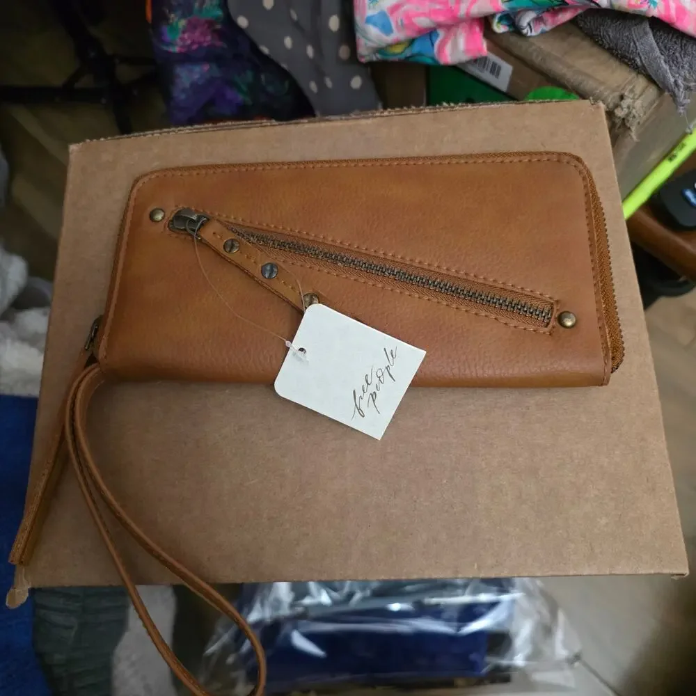 Free People Vegan Leather Wallet Wristlet Brown‎ Zip Around NWT